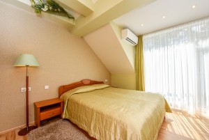 80 m² Četrvietīgi apartamenti ar 2 guļamistabām, balkonu un kamīnu. II kotedža, apartamenti Nr. 2 - 